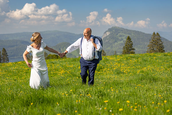 Mariage dans les champs à la vallée de joux