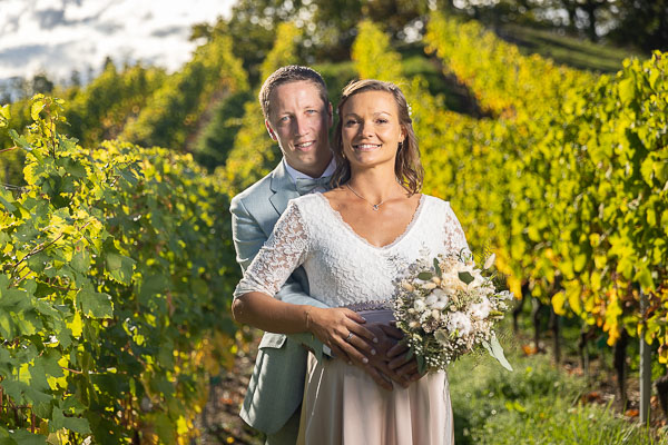 Photo de mariage dans les vignes en dessus de Morges