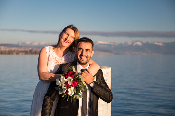 Les mariés dans de magnifiques couleurs de janvier