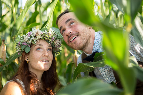 Les mariés dans les champs