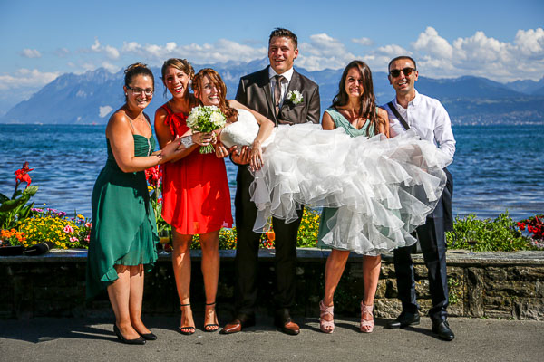 Mariage - groupe devant le lac léman
