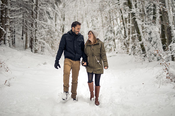 Balade dans les bois enneigés